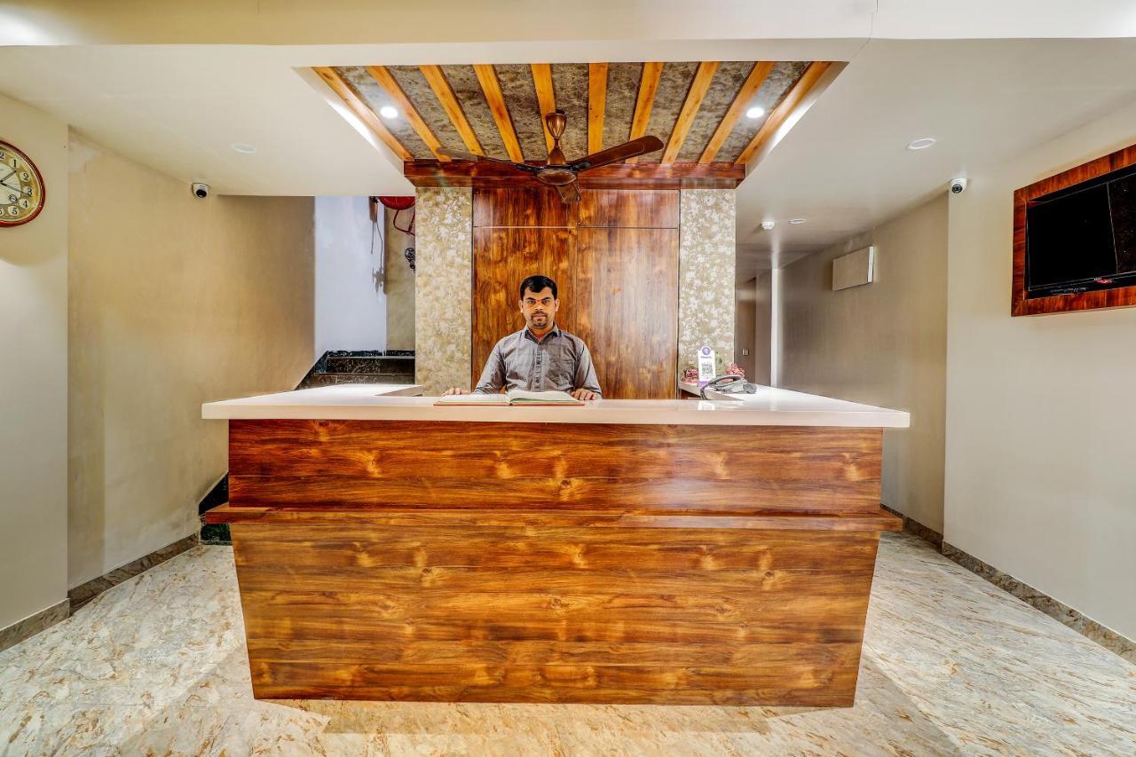 Ulhāsnagar Hotel Apratim Lodging & Boarding מראה חיצוני תמונה