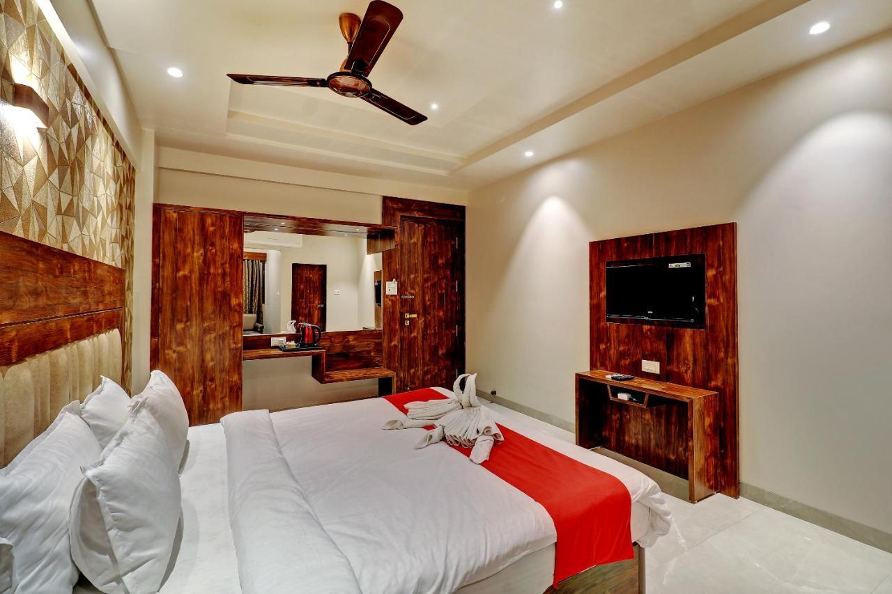 Ulhāsnagar Hotel Apratim Lodging & Boarding מראה חיצוני תמונה