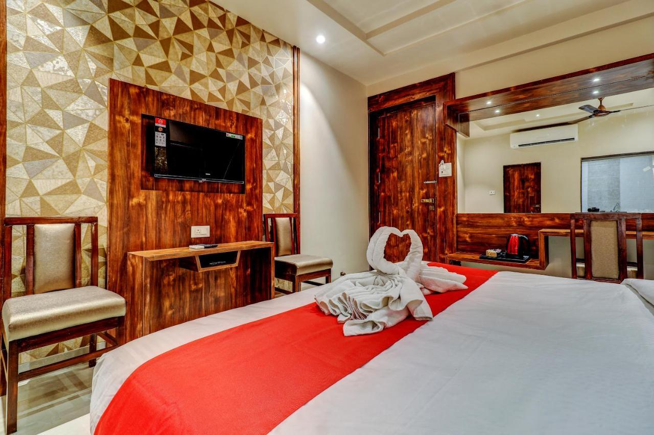 Ulhāsnagar Hotel Apratim Lodging & Boarding מראה חיצוני תמונה