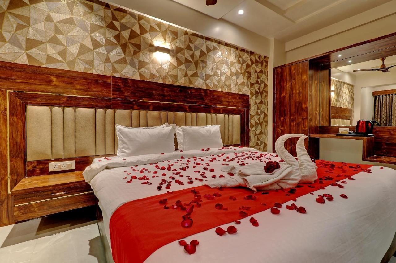 Ulhāsnagar Hotel Apratim Lodging & Boarding מראה חיצוני תמונה