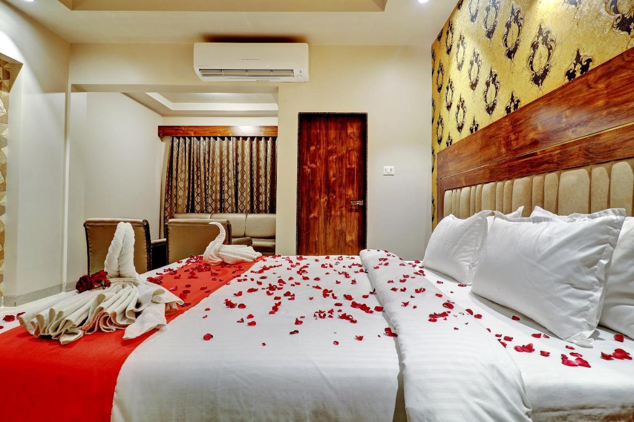 Ulhāsnagar Hotel Apratim Lodging & Boarding מראה חיצוני תמונה