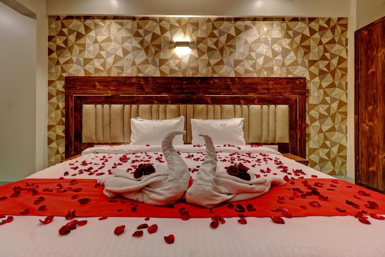 Ulhāsnagar Hotel Apratim Lodging & Boarding מראה חיצוני תמונה