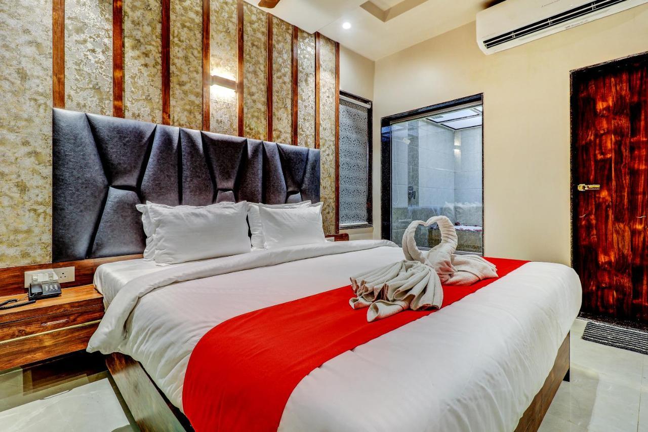 Ulhāsnagar Hotel Apratim Lodging & Boarding מראה חיצוני תמונה