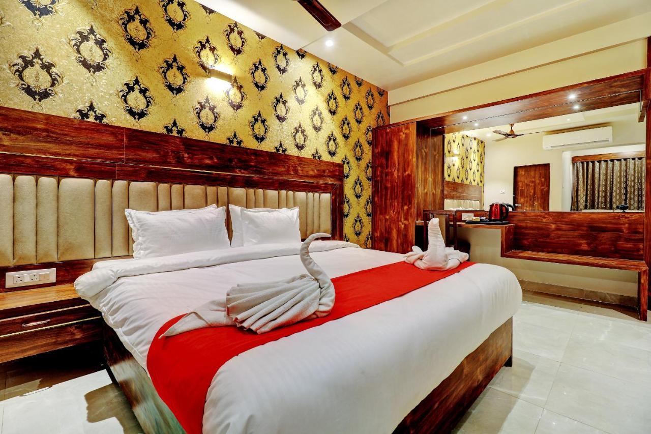 Ulhāsnagar Hotel Apratim Lodging & Boarding מראה חיצוני תמונה