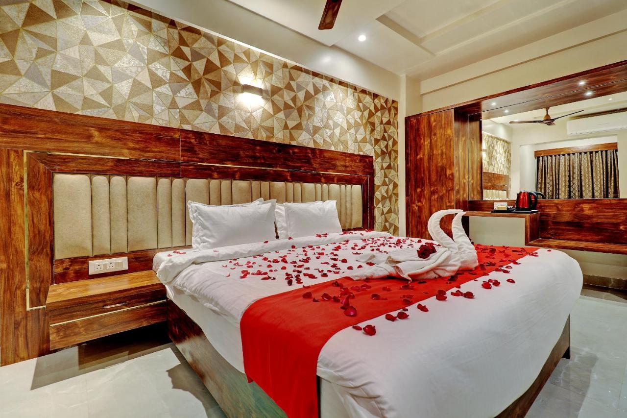 Ulhāsnagar Hotel Apratim Lodging & Boarding מראה חיצוני תמונה
