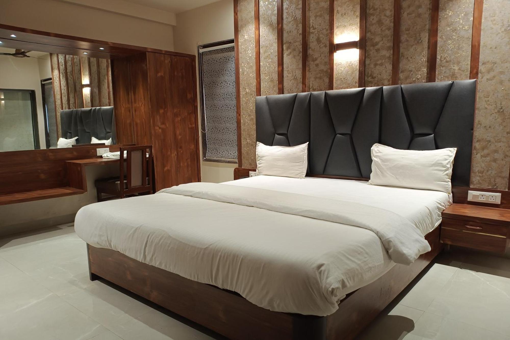 Ulhāsnagar Hotel Apratim Lodging & Boarding מראה חיצוני תמונה