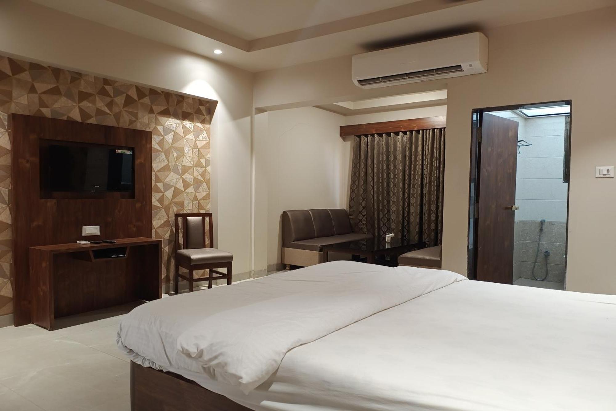 Ulhāsnagar Hotel Apratim Lodging & Boarding מראה חיצוני תמונה