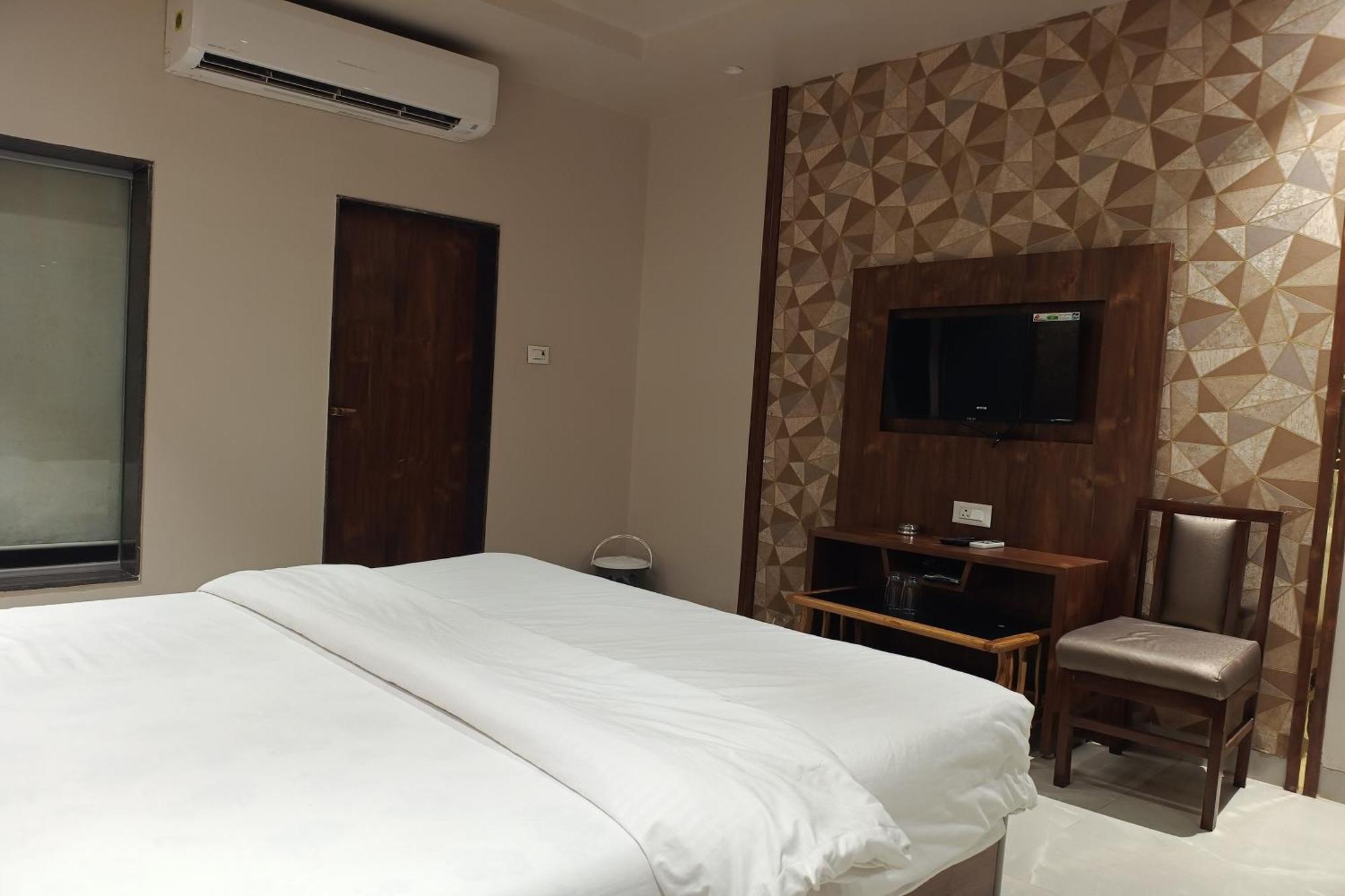 Ulhāsnagar Hotel Apratim Lodging & Boarding מראה חיצוני תמונה
