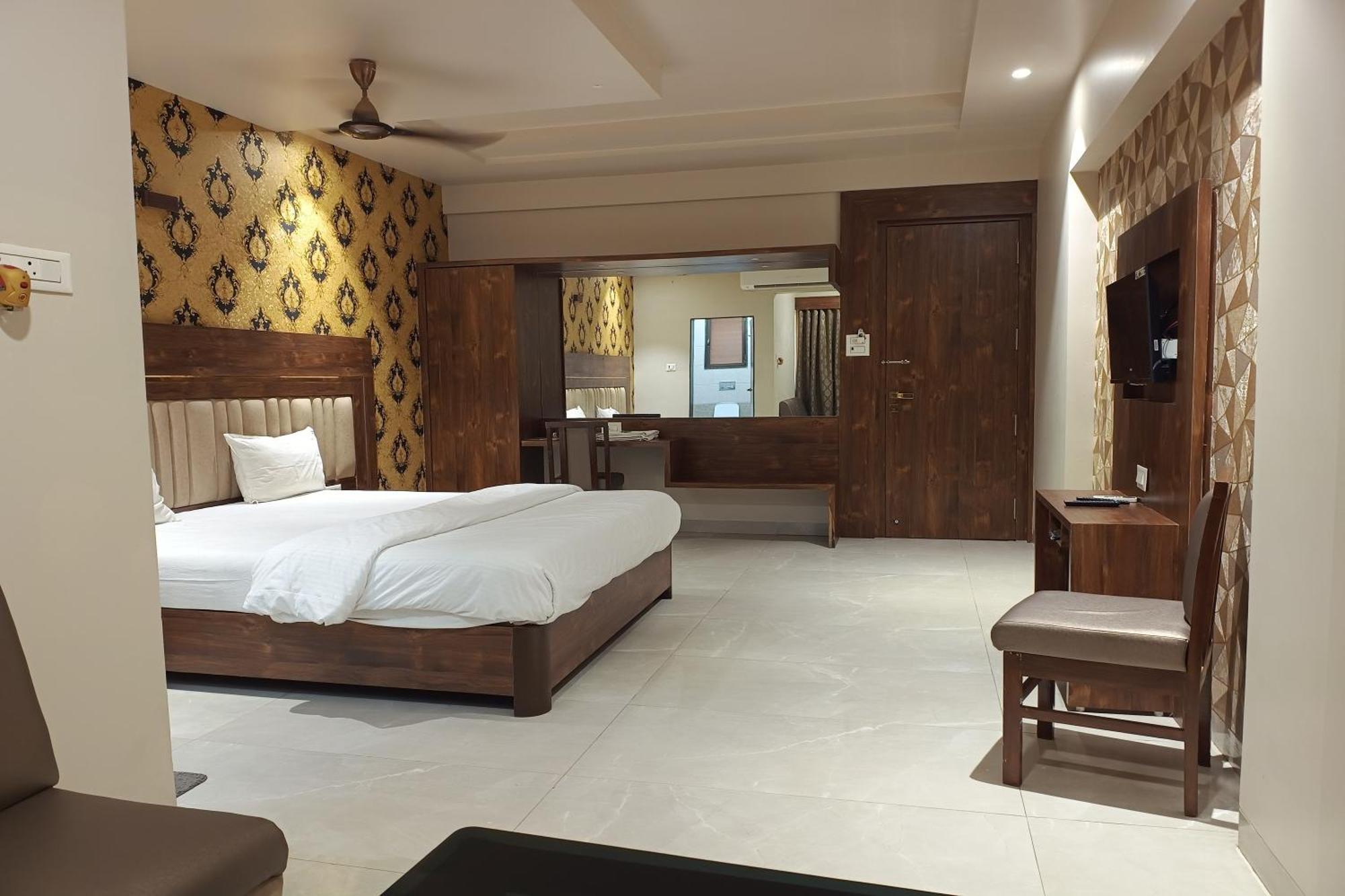 Ulhāsnagar Hotel Apratim Lodging & Boarding מראה חיצוני תמונה
