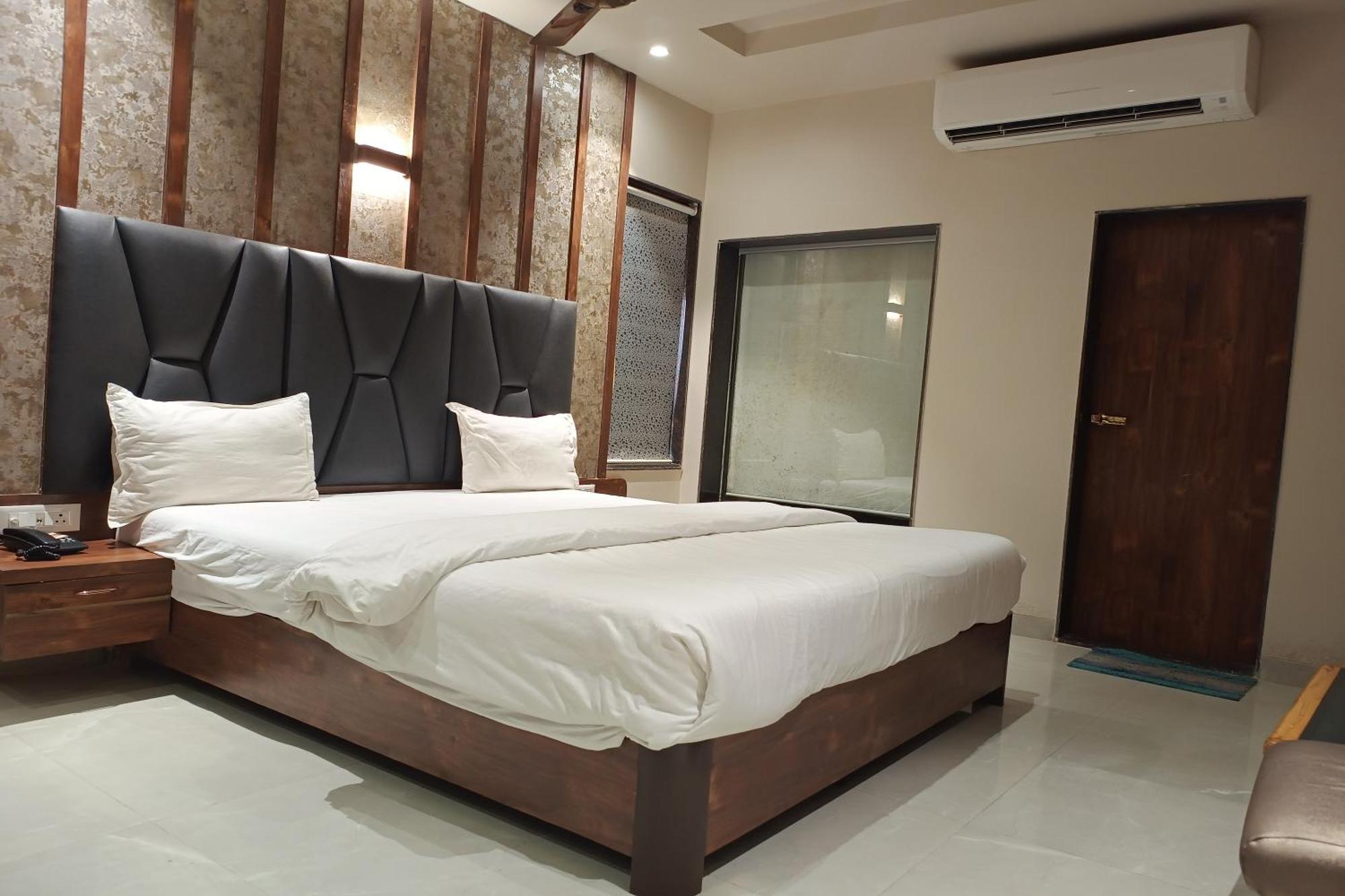 Ulhāsnagar Hotel Apratim Lodging & Boarding מראה חיצוני תמונה