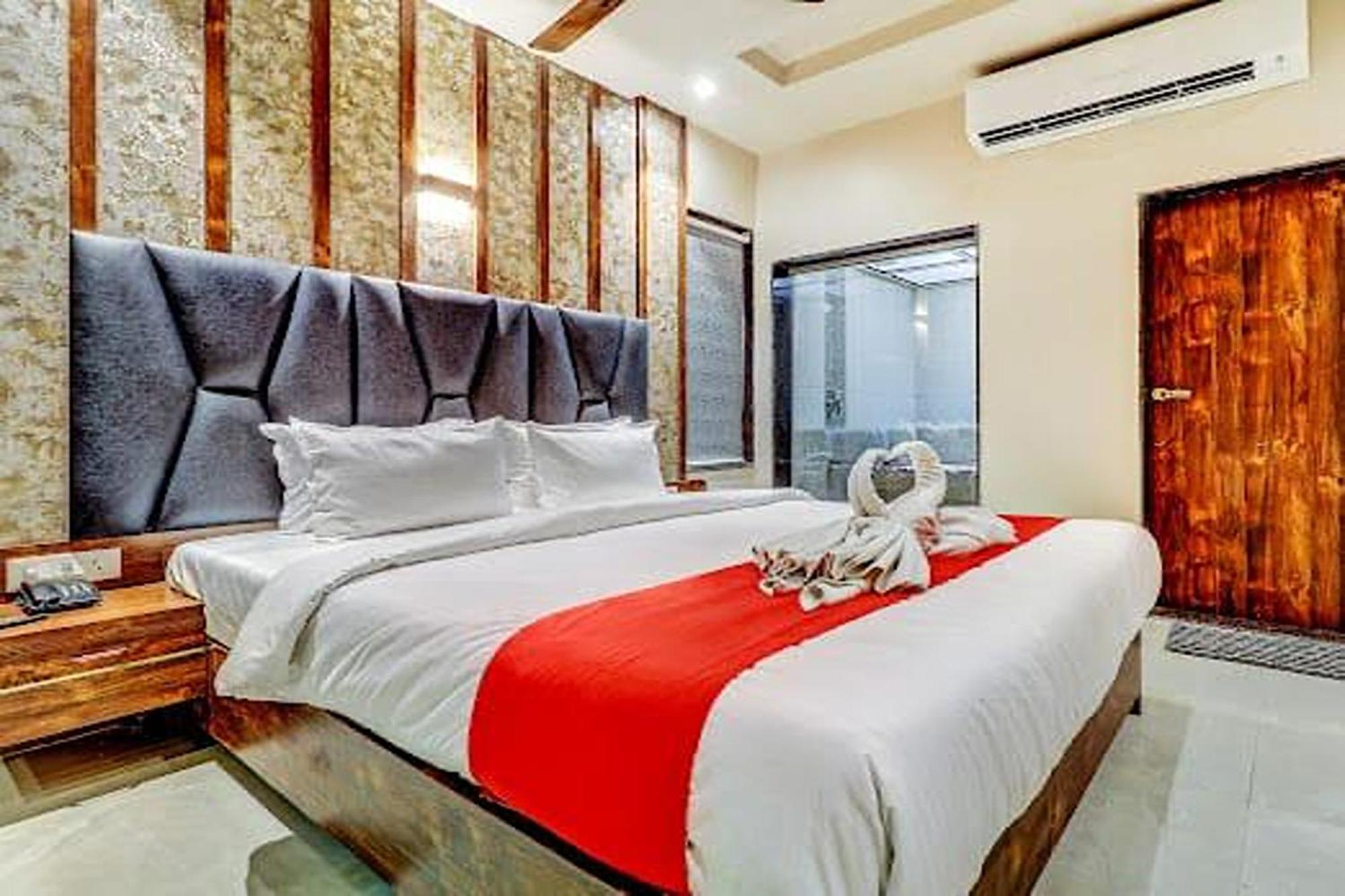 Ulhāsnagar Hotel Apratim Lodging & Boarding מראה חיצוני תמונה